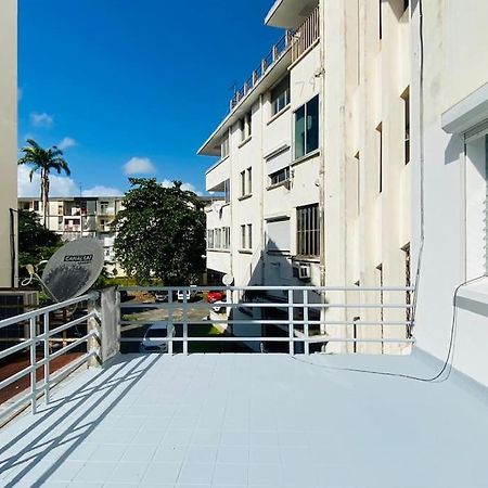 Le Sunshine - Au Coeur Du Centre Ville De Pointe- A- Pitre - Proche De Tout Avec Sa Grande Terrasse Ensoleillee Luaran gambar